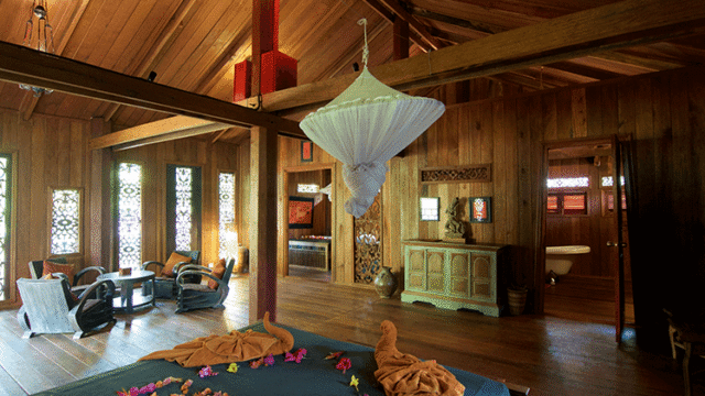 Interieur-Pool-Villa-coin-salon-Soriyabori-Resort-Cambodge