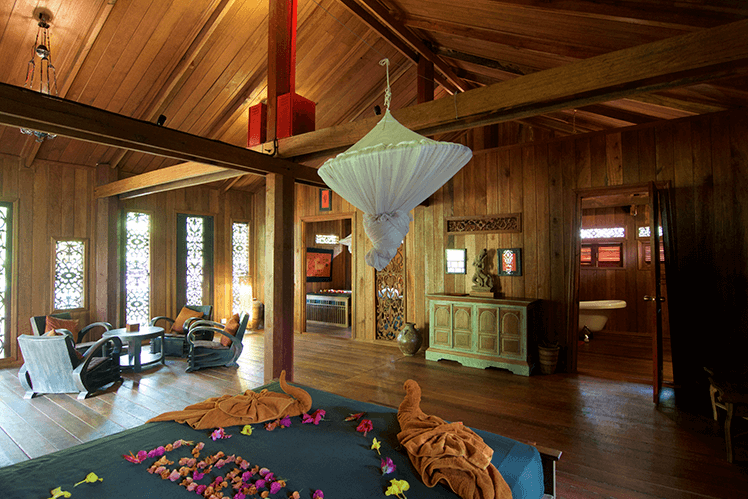 Interieur-Pool-Villa-coin-salon-Soriyabori-Resort-Cambodge