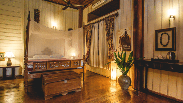 Suite-du-Gouverneur-vue-jardin-et-lac-Lodge-des-Terres-Rouges-Cambodge