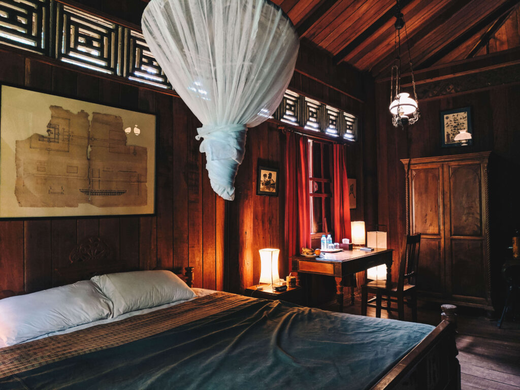 Terrasse-et-balcon-Junior-Suite-Double-Soriyabori-Resort-Cambodge